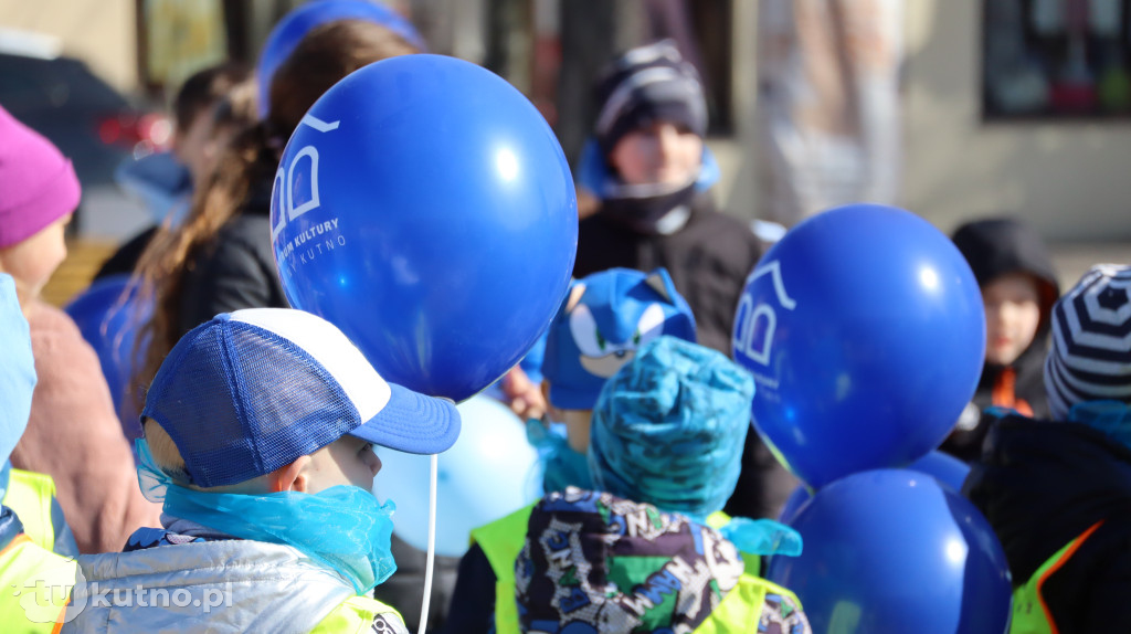 Tłumy na ulicach Kutna. Marsz na Niebiesko z ważnym przesłaniem