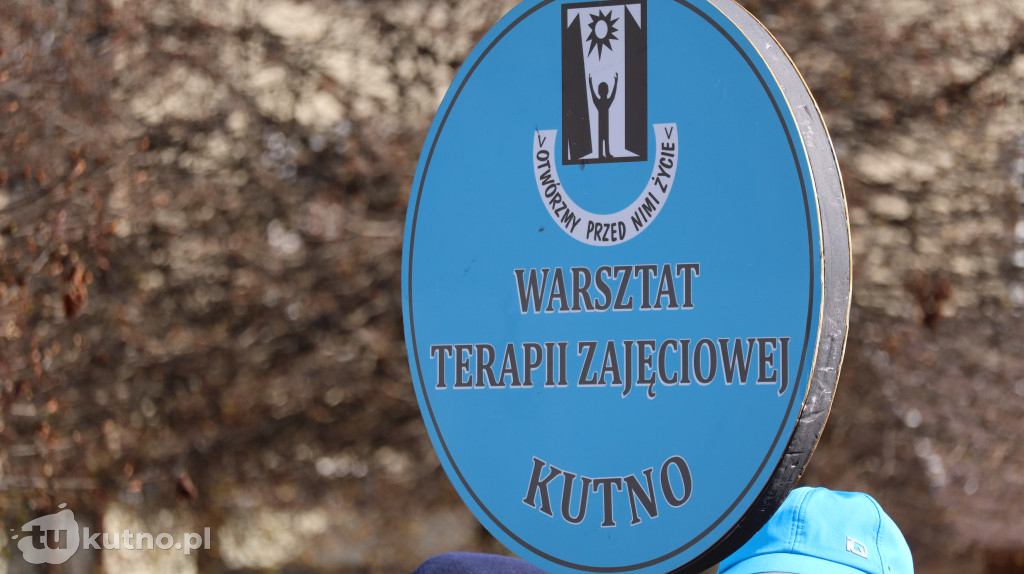 Tłumy na ulicach Kutna. Marsz na Niebiesko z ważnym przesłaniem