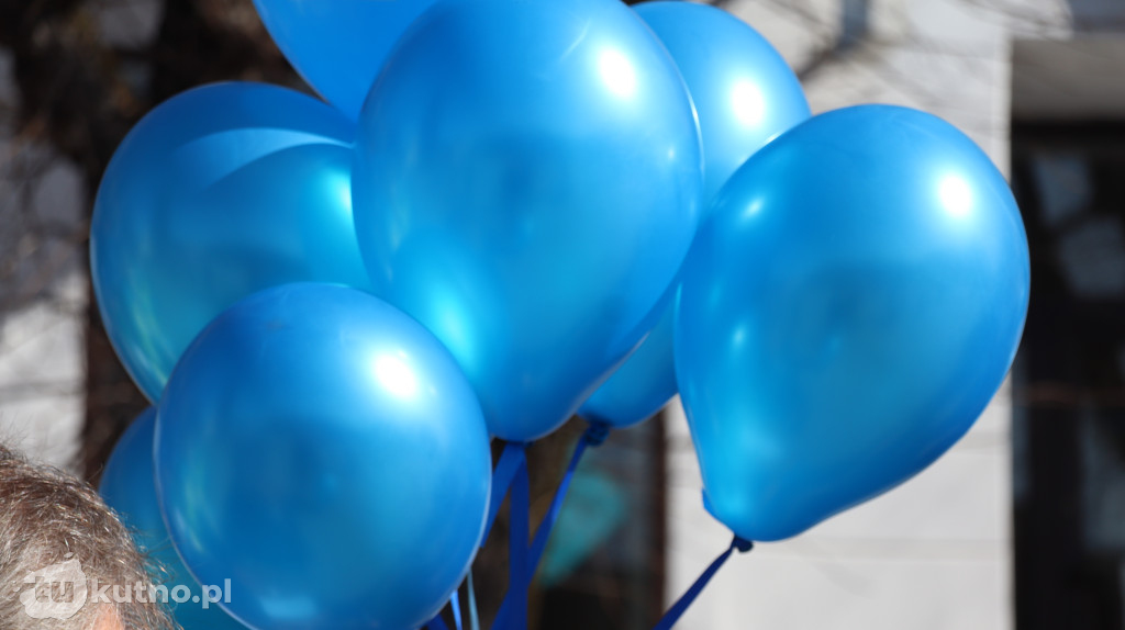 Tłumy na ulicach Kutna. Marsz na Niebiesko z ważnym przesłaniem