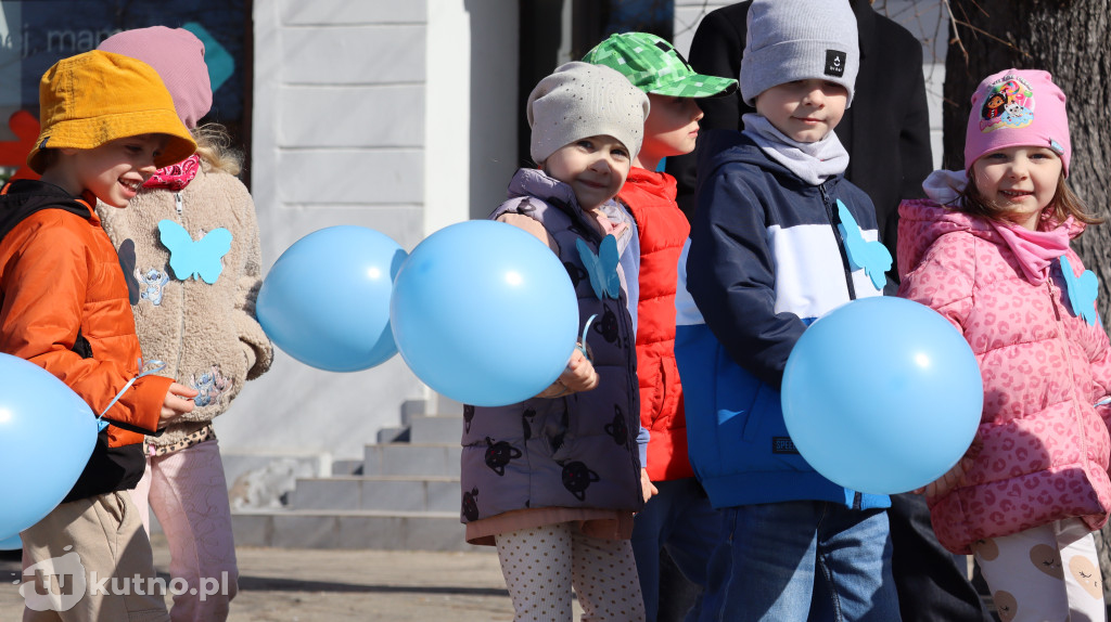 Tłumy na ulicach Kutna. Marsz na Niebiesko z ważnym przesłaniem