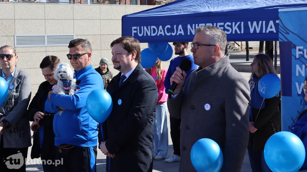 Tłumy na ulicach Kutna. Marsz na Niebiesko z ważnym przesłaniem