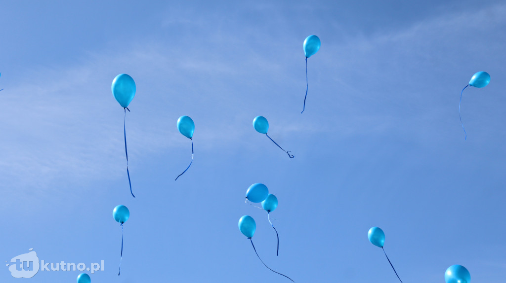 Tłumy na ulicach Kutna. Marsz na Niebiesko z ważnym przesłaniem