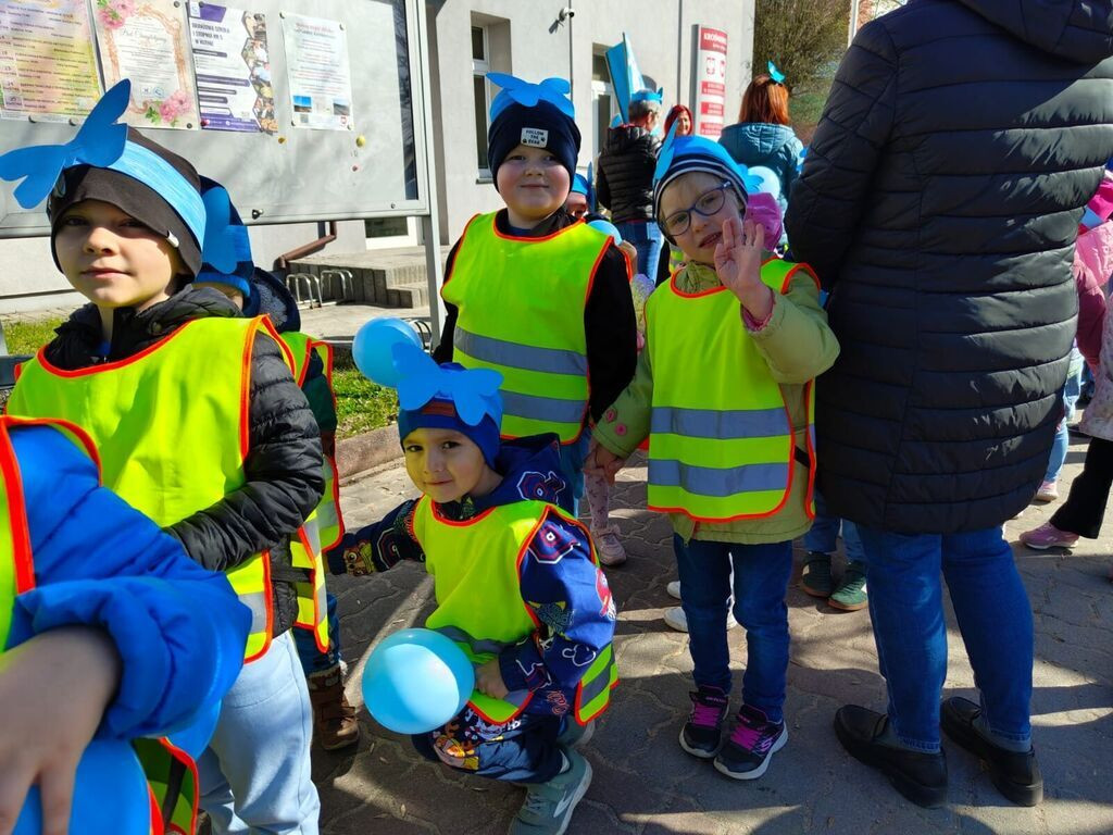 Niebieski przemarsz w Krośniewicach. Światowy Dzień Świadomości Autyzmu