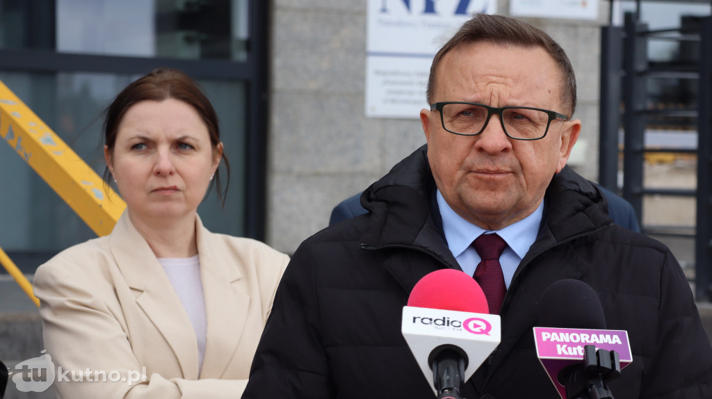 Parlamentarzyści ostrzegają przed paraliżem kutnowskiego szpitala