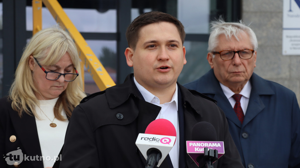 Parlamentarzyści ostrzegają przed paraliżem kutnowskiego szpitala