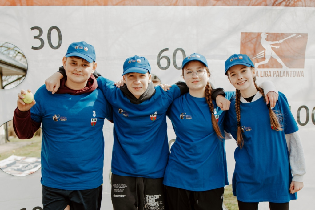 Grabów znów zagrał w palanta: tradycja, sport i wspólna zabawa