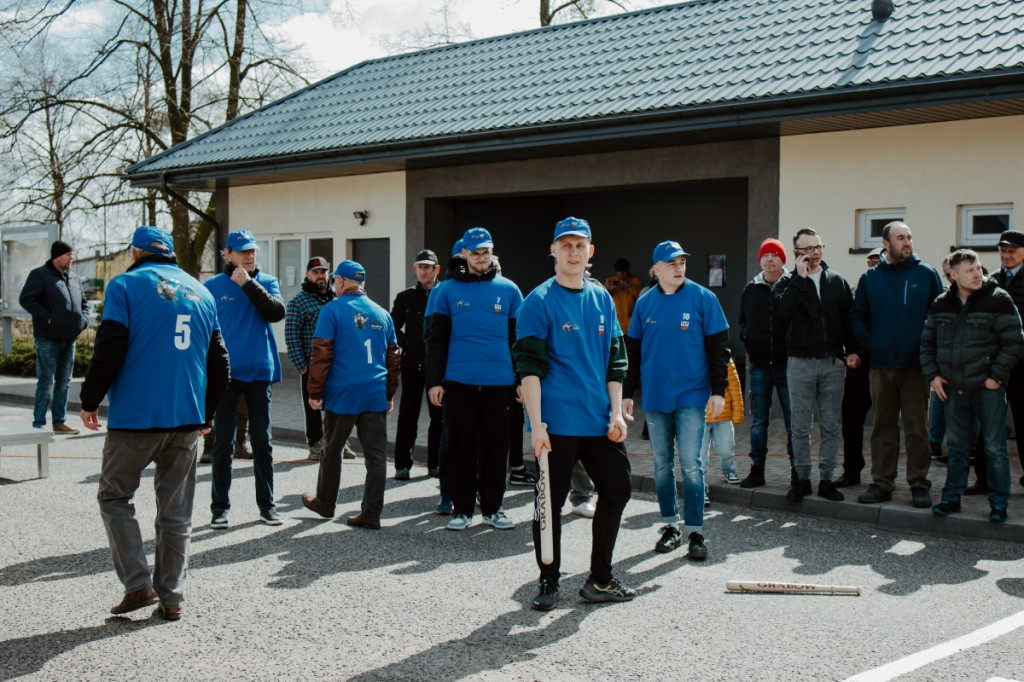 Grabów znów zagrał w palanta: tradycja, sport i wspólna zabawa