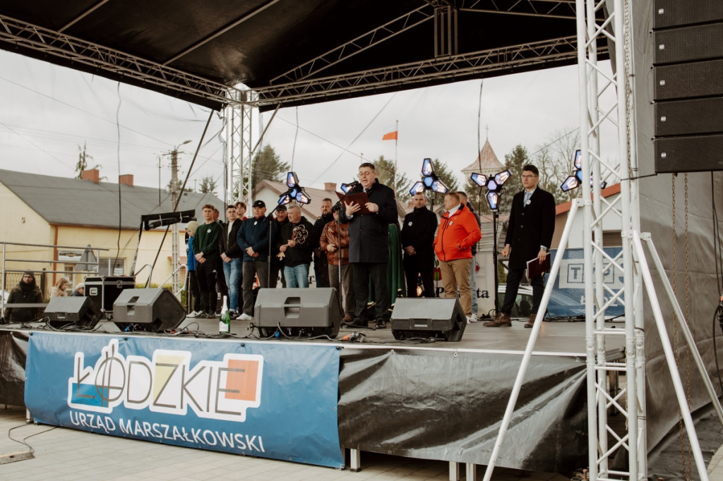 Grabów znów zagrał w palanta: tradycja, sport i wspólna zabawa