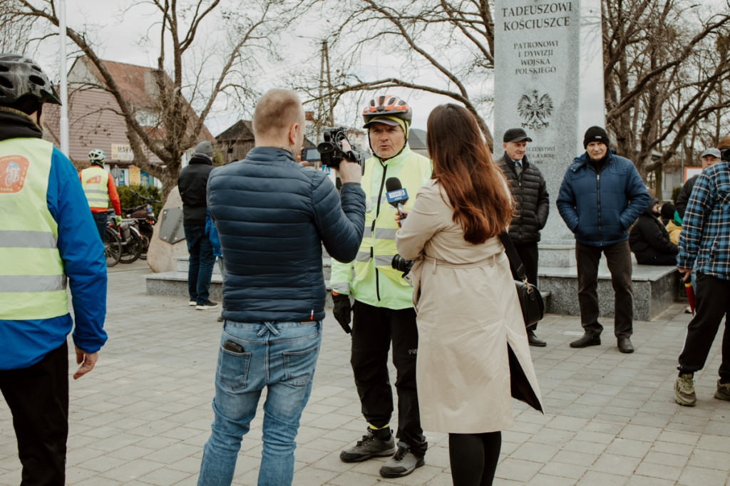 Grabów znów zagrał w palanta: tradycja, sport i wspólna zabawa