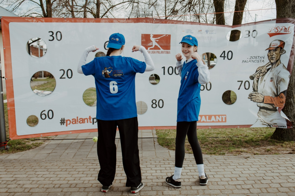 Grabów znów zagrał w palanta: tradycja, sport i wspólna zabawa