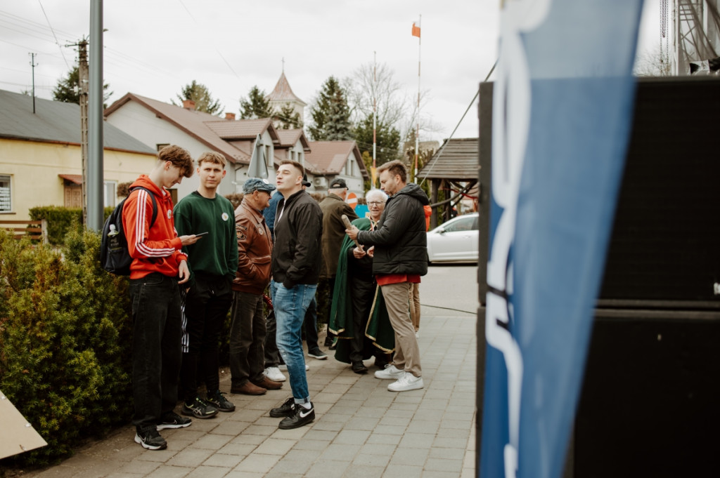 Grabów znów zagrał w palanta: tradycja, sport i wspólna zabawa