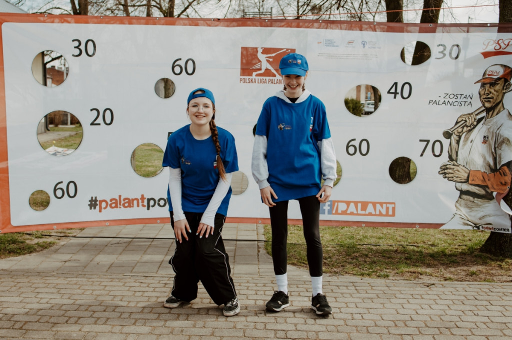 Grabów znów zagrał w palanta: tradycja, sport i wspólna zabawa