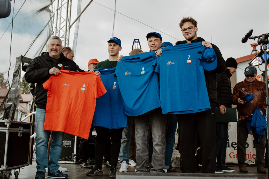 Grabów znów zagrał w palanta: tradycja, sport i wspólna zabawa