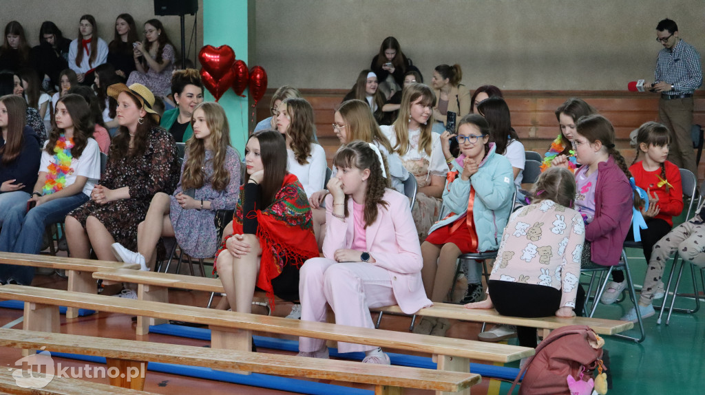 Młodzi artyści na scenie w Gołębiewku