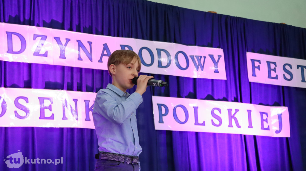 Młodzi artyści na scenie w Gołębiewku