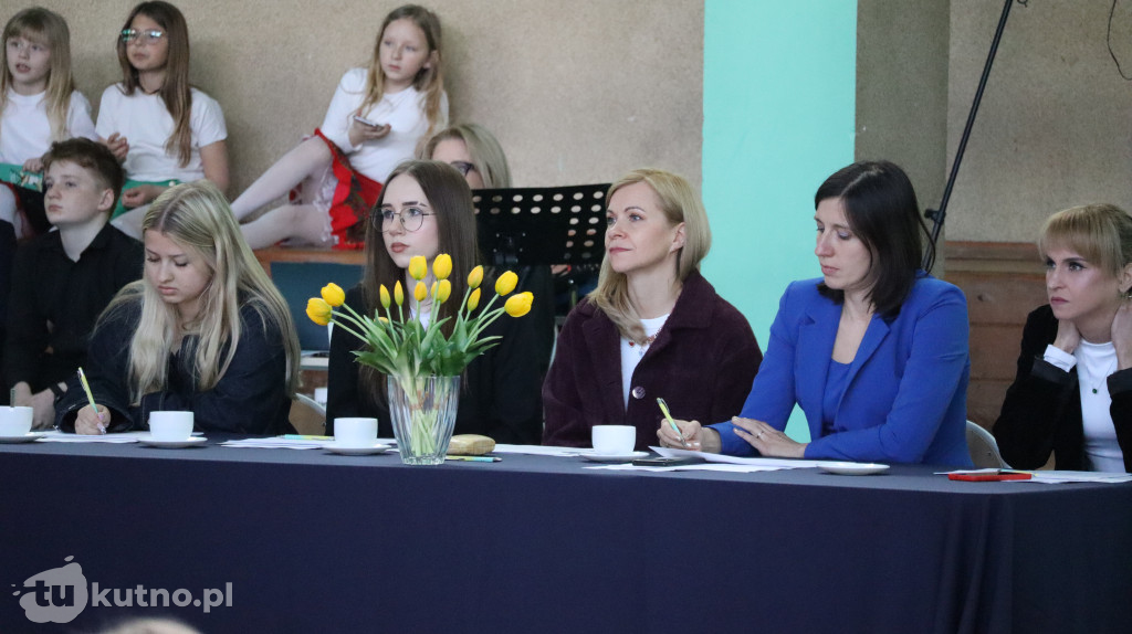 Młodzi artyści na scenie w Gołębiewku