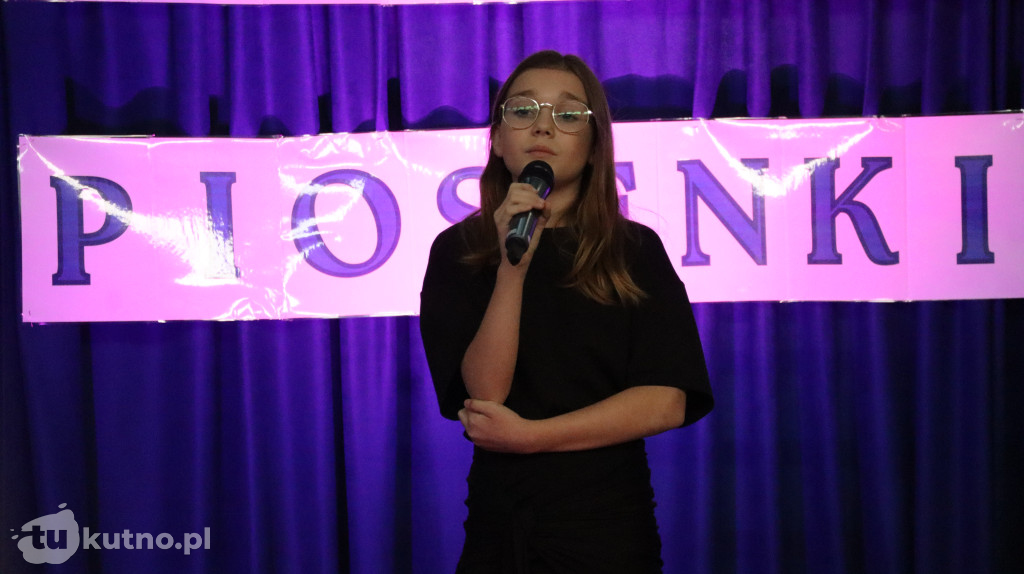 Młodzi artyści na scenie w Gołębiewku