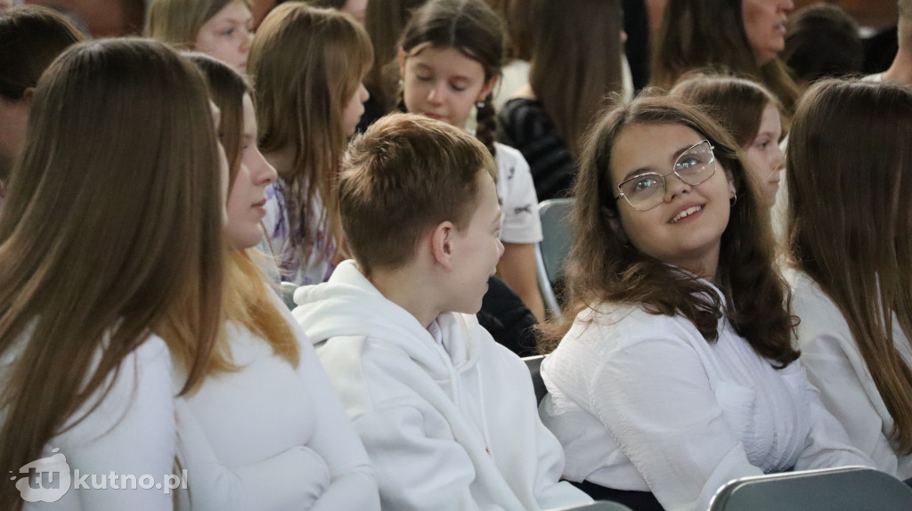 Młodzi artyści na scenie w Gołębiewku