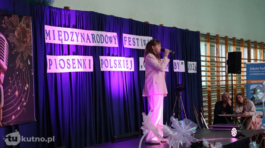 Młodzi artyści na scenie w Gołębiewku