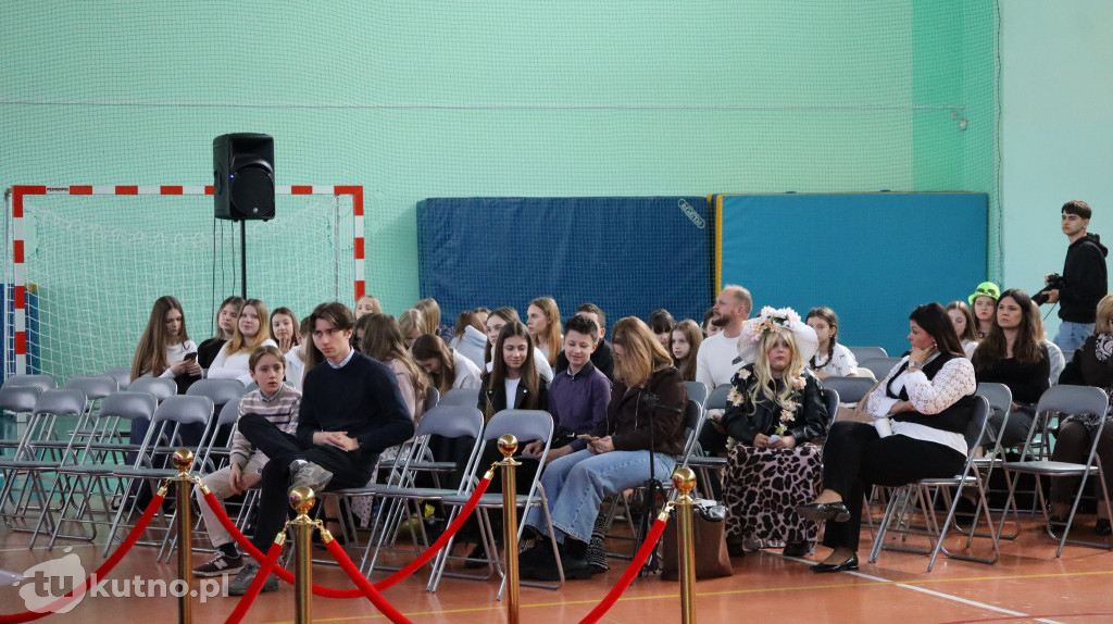 Młodzi artyści na scenie w Gołębiewku