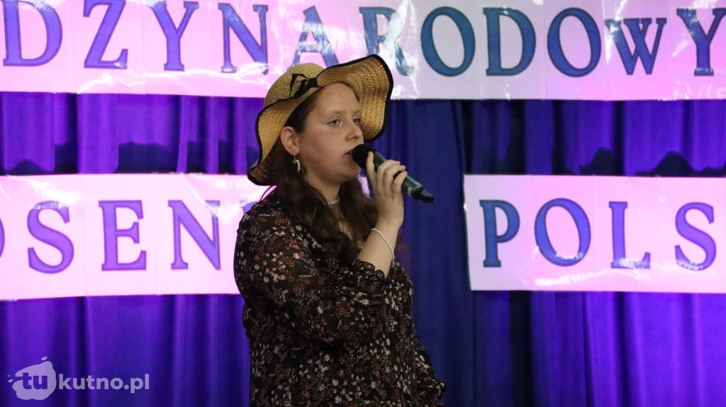 Młodzi artyści na scenie w Gołębiewku