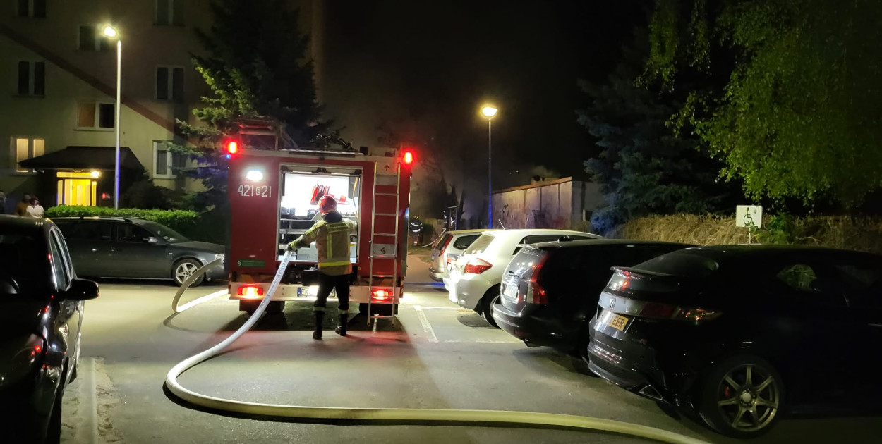 Pożar w Kutnie. Spłonął budynek gospodarczy