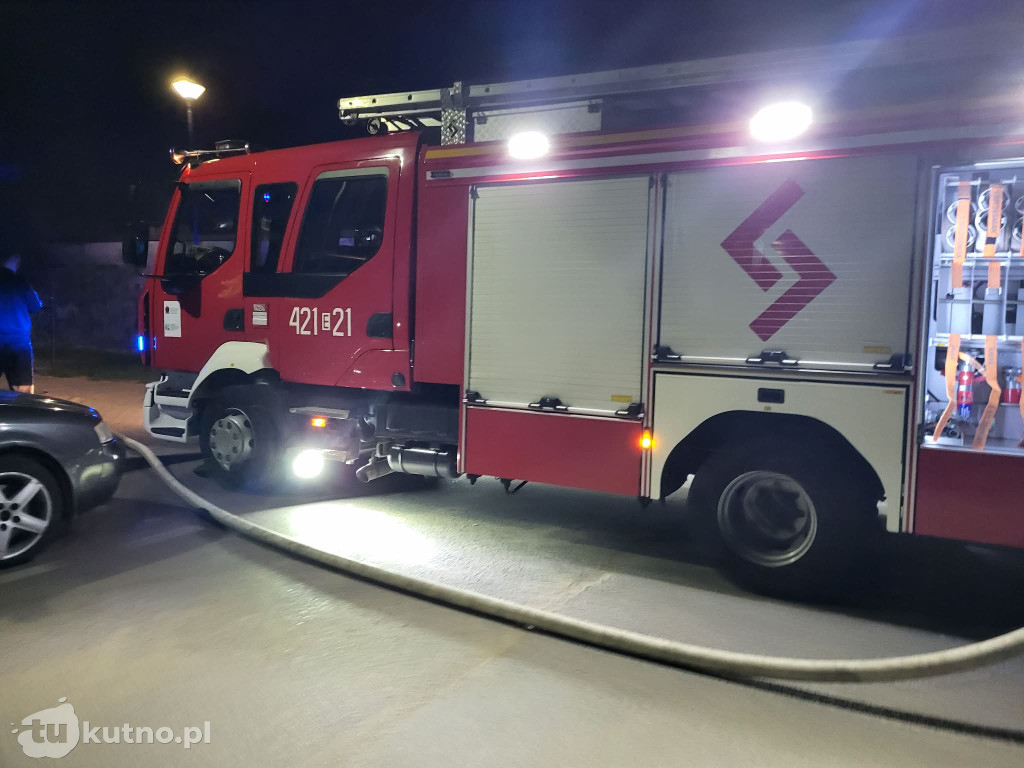 Pożar w Kutnie. Spłonął budynek gospodarczy