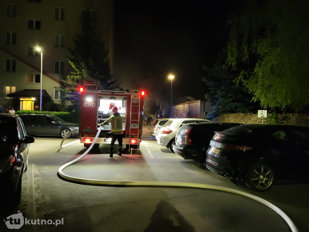 Pożar w Kutnie. Spłonął budynek gospodarczy