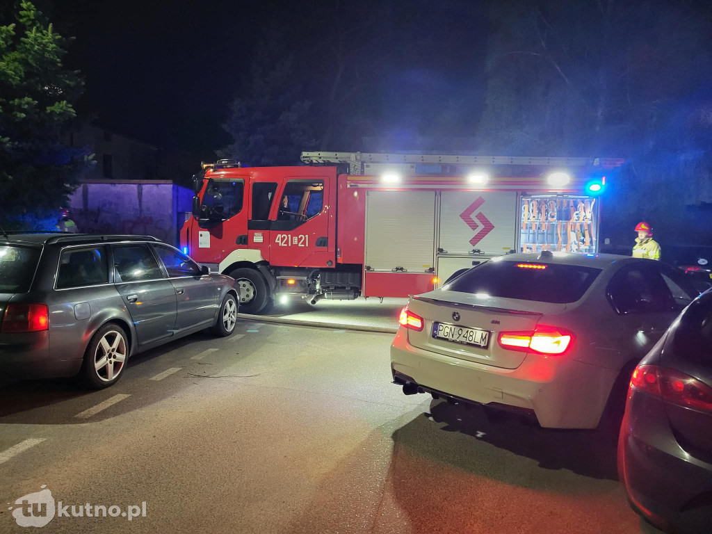 Pożar w Kutnie. Spłonął budynek gospodarczy