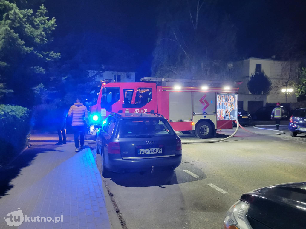 Pożar w Kutnie. Spłonął budynek gospodarczy