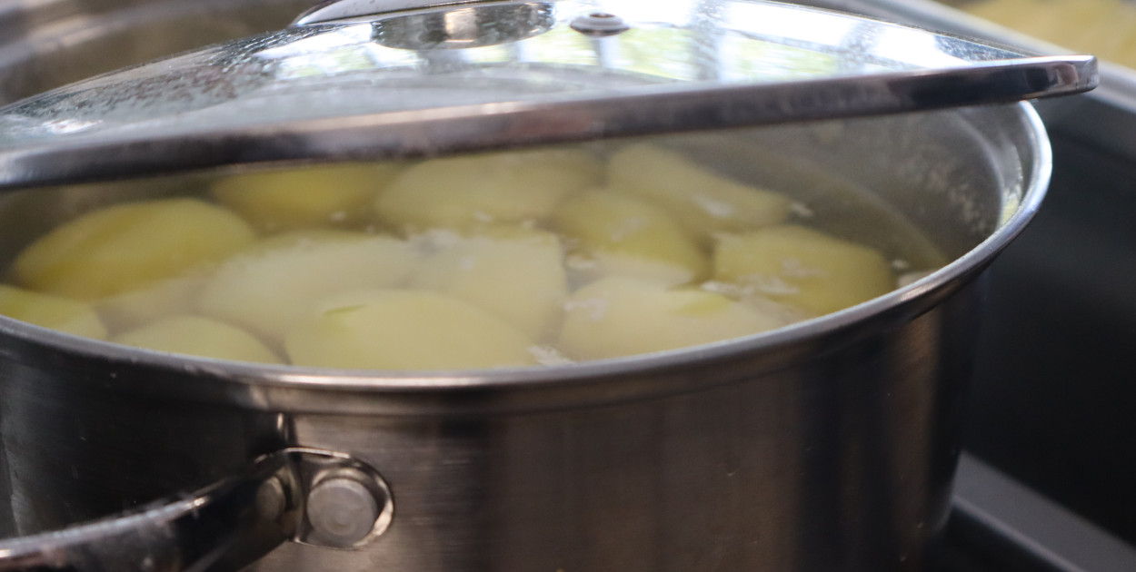 Remigiusz Rączka gotował z młodzieżą w Kutnie