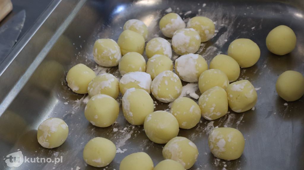 Remigiusz Rączka gotował z młodzieżą w Kutnie