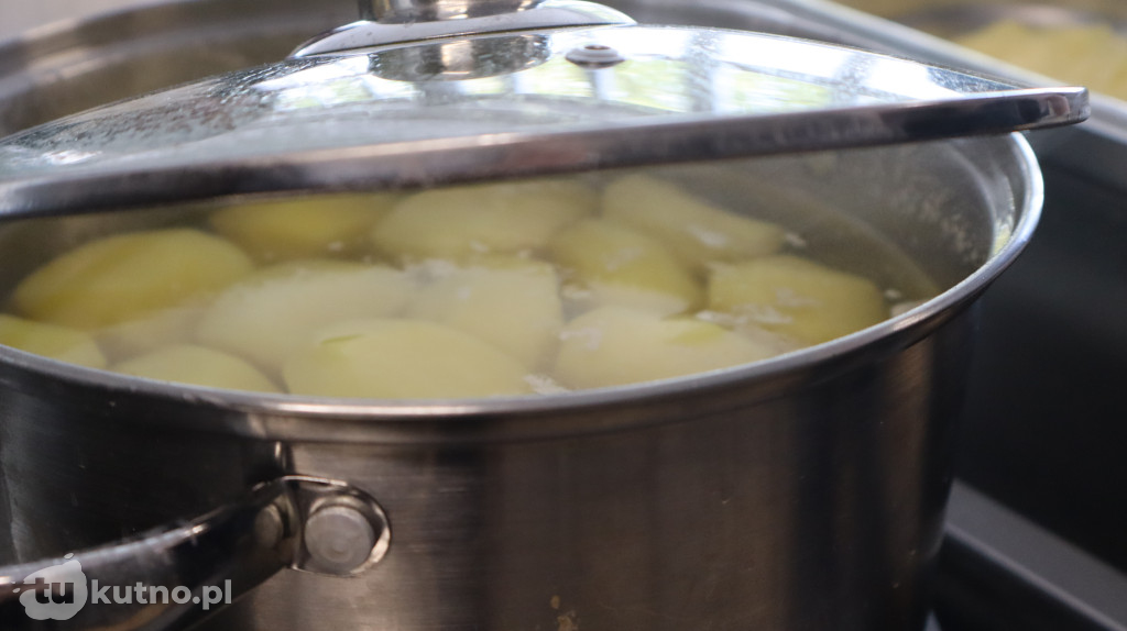 Remigiusz Rączka gotował z młodzieżą w Kutnie