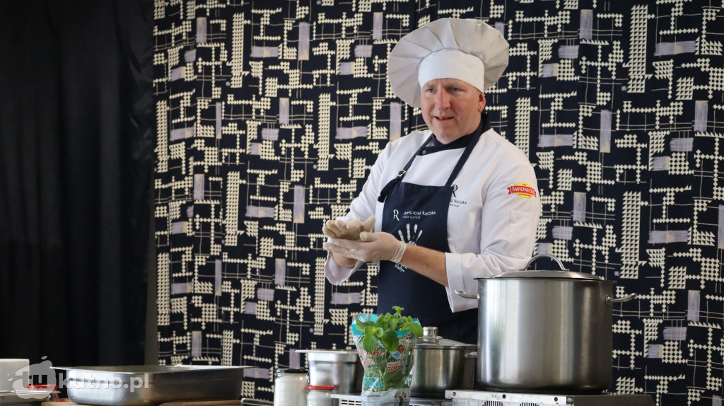 Remigiusz Rączka gotował z młodzieżą w Kutnie