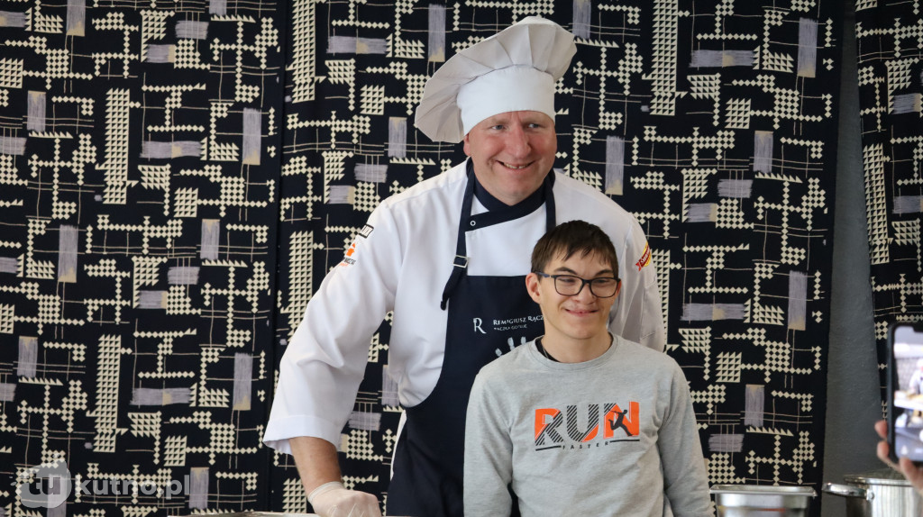 Remigiusz Rączka gotował z młodzieżą w Kutnie