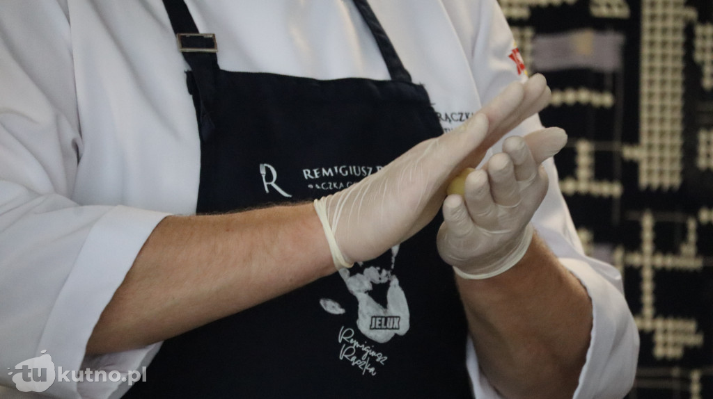 Remigiusz Rączka gotował z młodzieżą w Kutnie