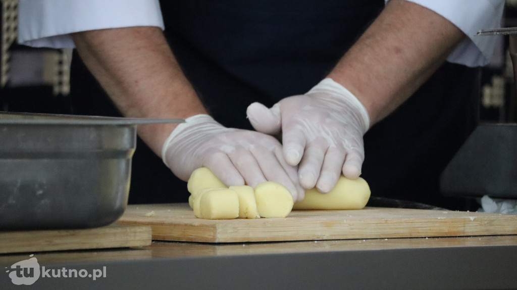 Remigiusz Rączka gotował z młodzieżą w Kutnie