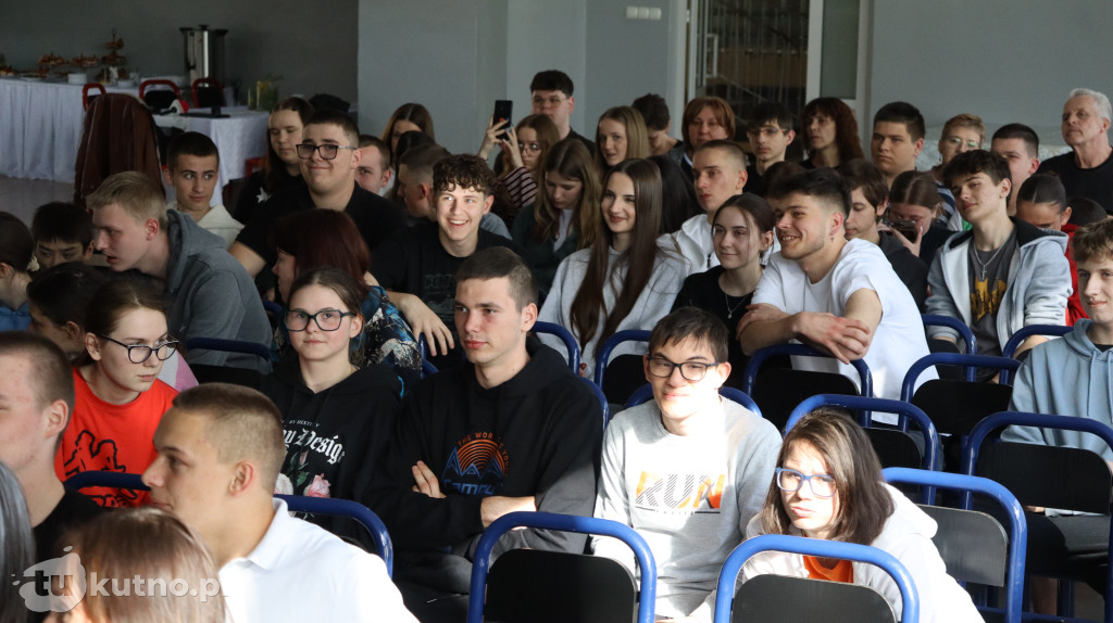 Remigiusz Rączka gotował z młodzieżą w Kutnie