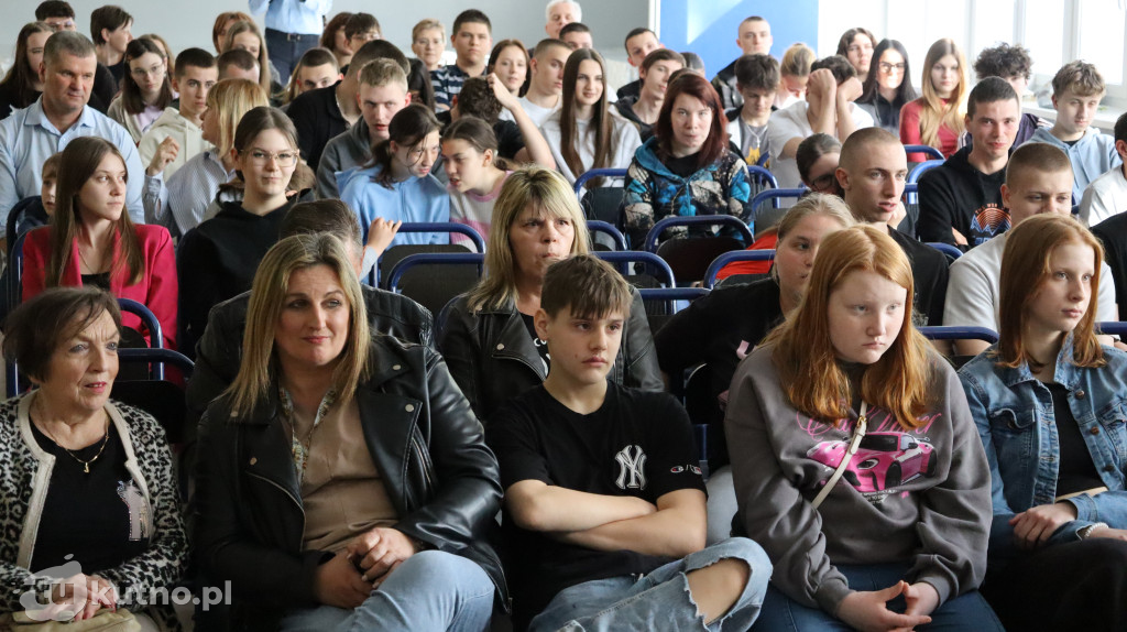 Remigiusz Rączka gotował z młodzieżą w Kutnie