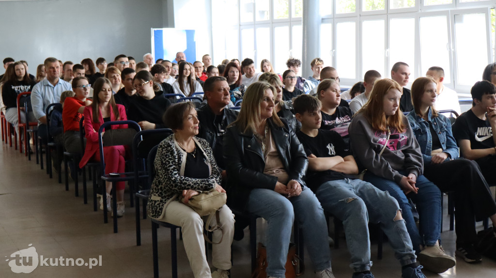 Remigiusz Rączka gotował z młodzieżą w Kutnie