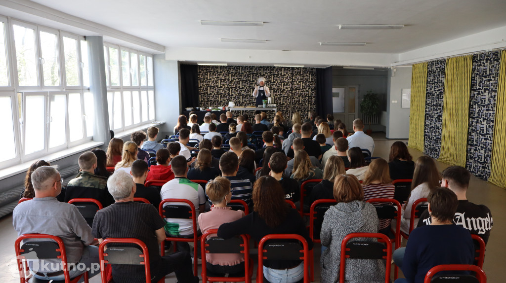 Remigiusz Rączka gotował z młodzieżą w Kutnie