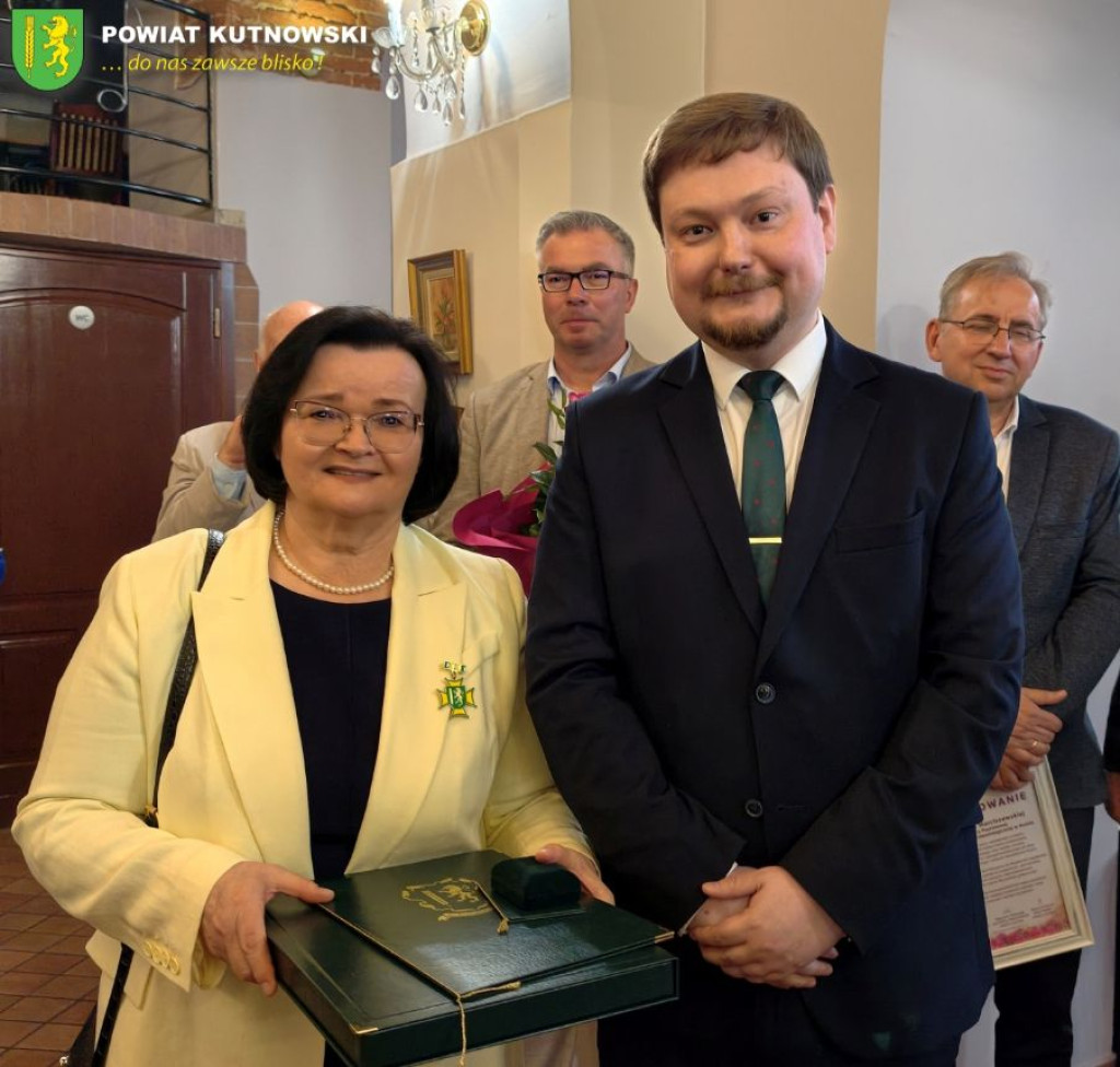 Medal i słowa uznania: zakończenie 20-letniej służby Pani Celiny Marciszewskiej