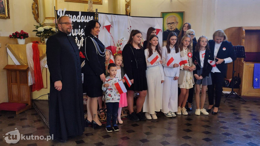 Dąbrowice świętują 3 maja: Msza i biało-czerwoni