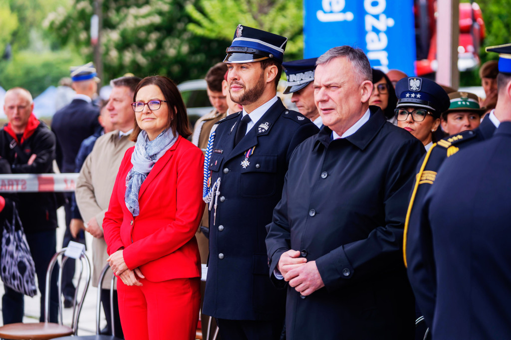Dzień Strażaka w Łódzkiem: awanse, odznaczenia i piknik służb mundurowych
