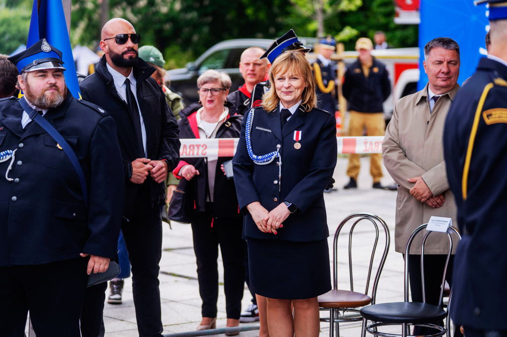 Dzień Strażaka w Łódzkiem: awanse, odznaczenia i piknik służb mundurowych