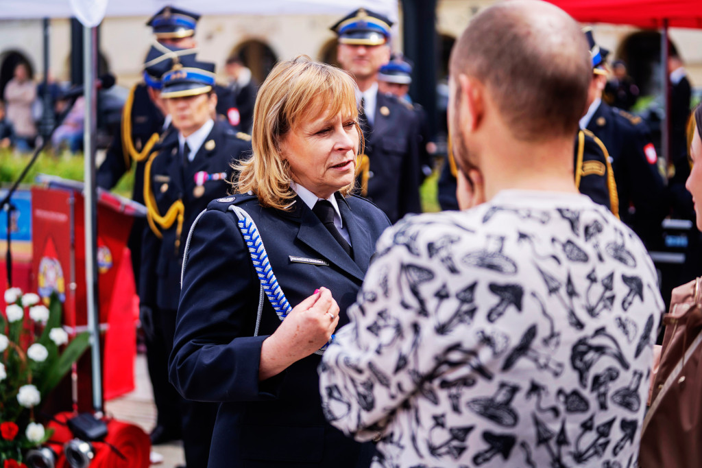 Dzień Strażaka w Łódzkiem: awanse, odznaczenia i piknik służb mundurowych