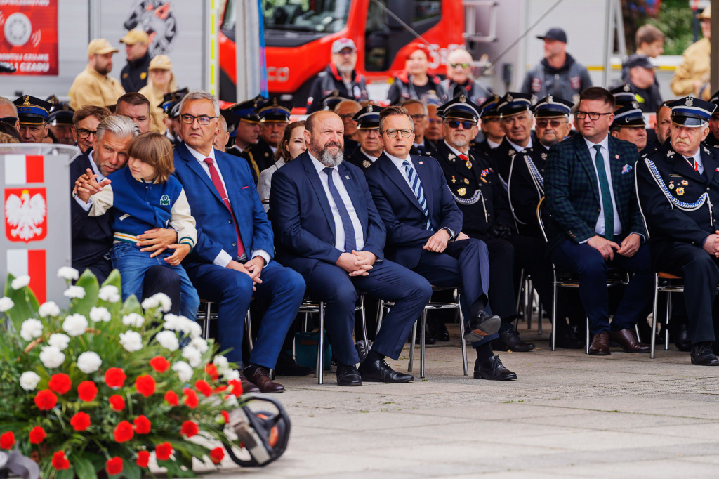 Dzień Strażaka w Łódzkiem: awanse, odznaczenia i piknik służb mundurowych