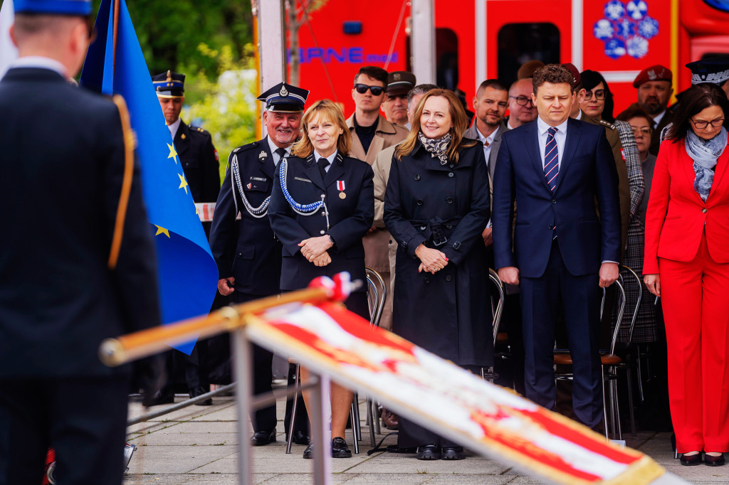 Dzień Strażaka w Łódzkiem: awanse, odznaczenia i piknik służb mundurowych