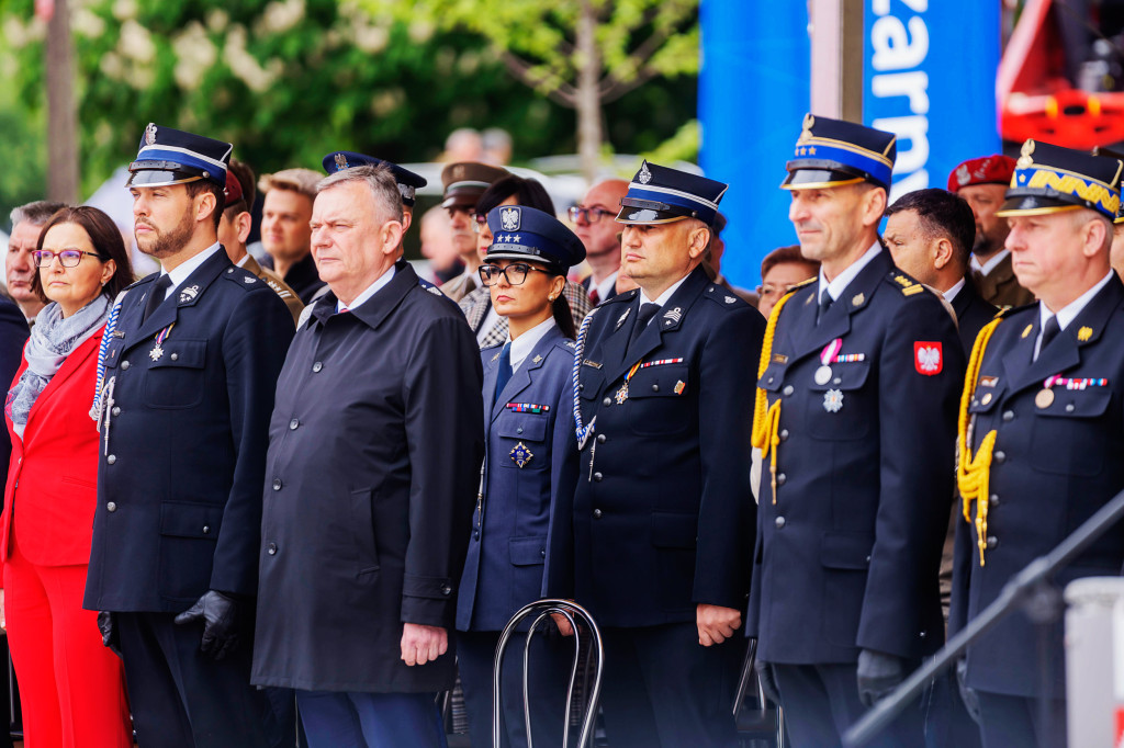 Dzień Strażaka w Łódzkiem: awanse, odznaczenia i piknik służb mundurowych