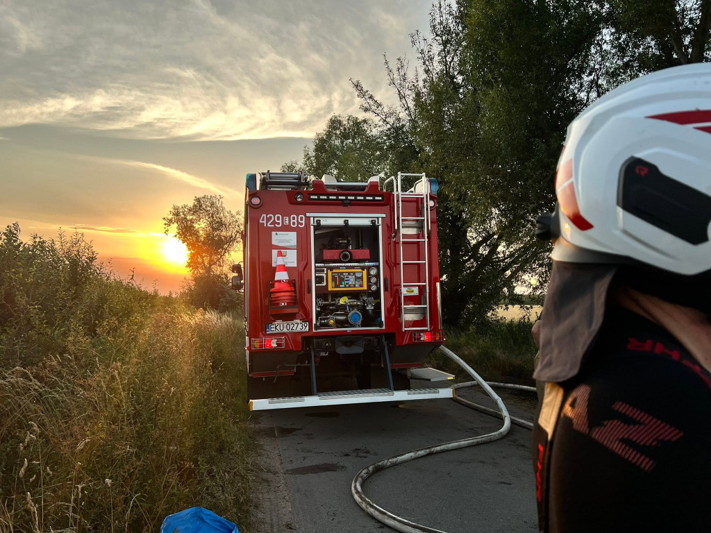 Kolejny pożar podczas upalnego dnia. Strażacy ruszyli do akcji w Julinkach